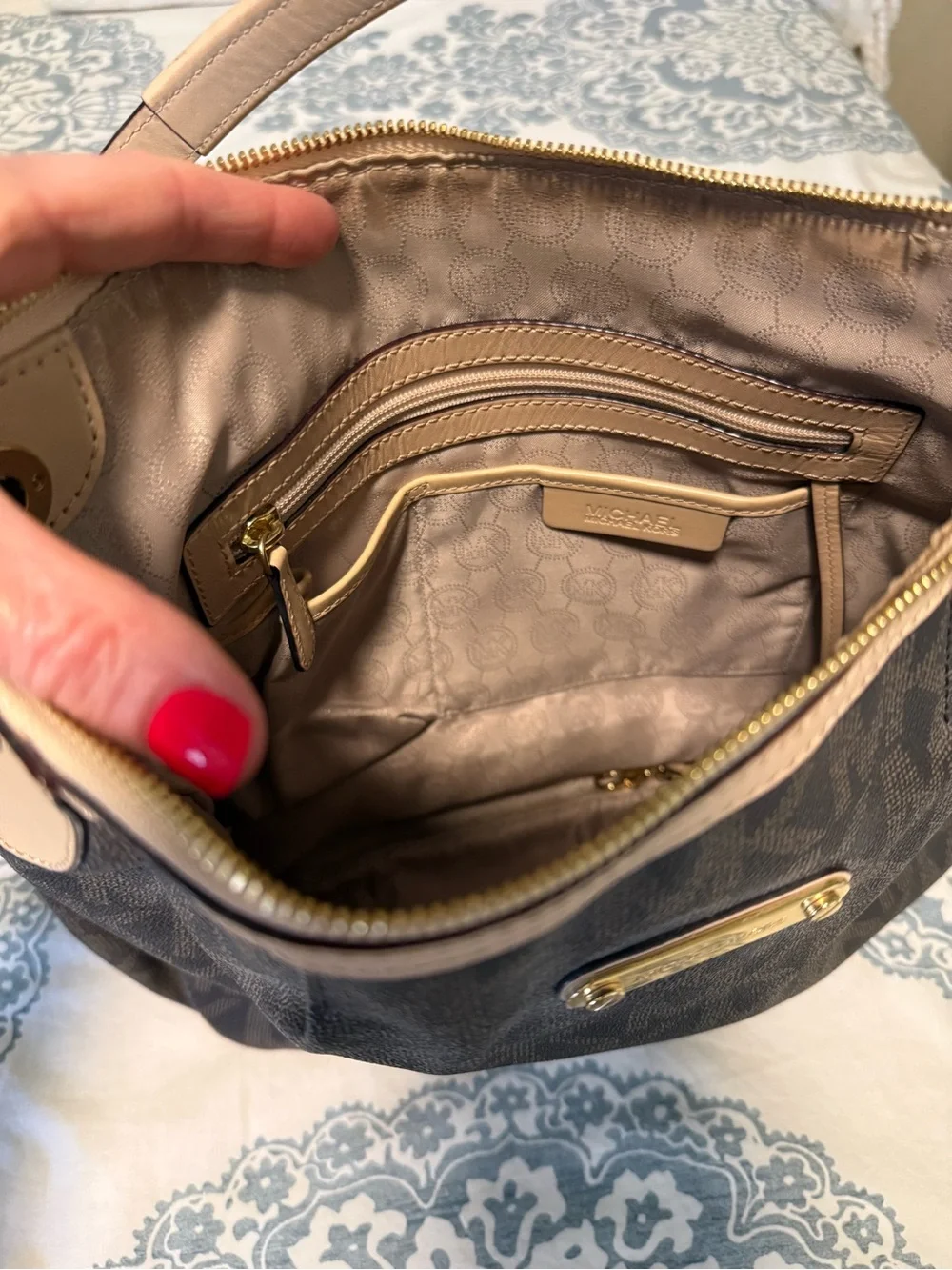 MICHAEL KORS Jet Set Convertible Bag